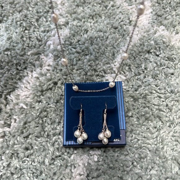 REAL PEARL ✨🐚✨ earring and necklace set. Brand new in box! Elegant & classic! - Picture 1 of 10